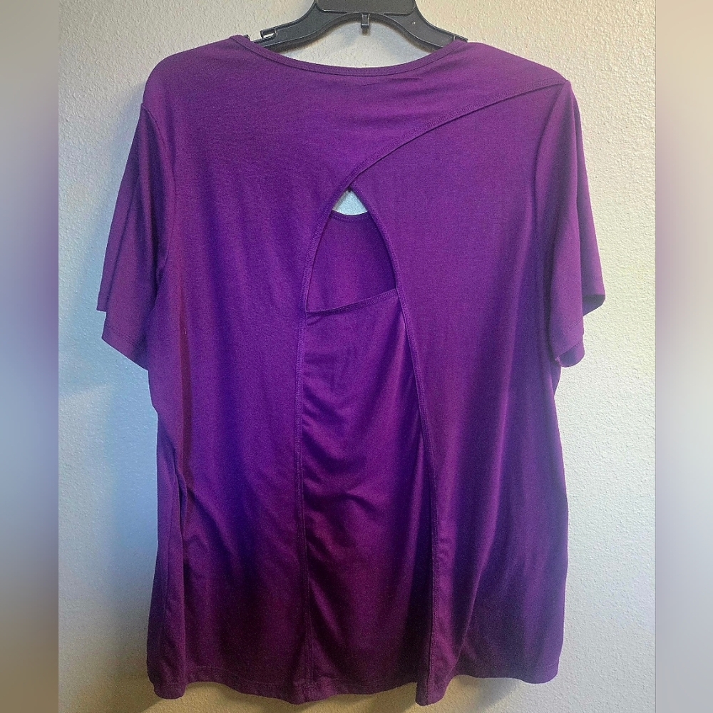 BCG Keyhole Back T-Shirt - Picture 4 of 7